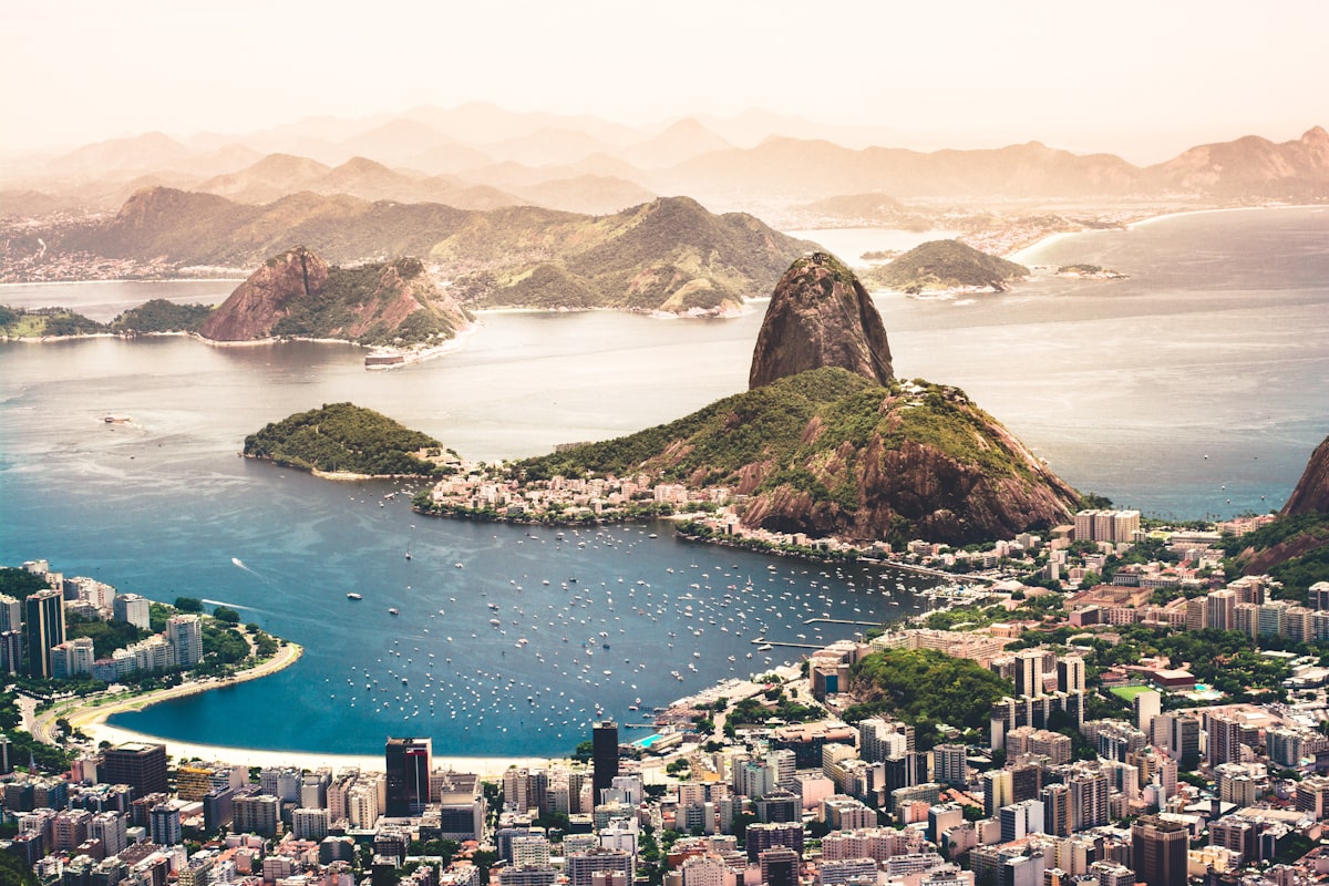 Vista do hotel Corneri Rio de Janeiro com o mar de Ipanema ao fundo